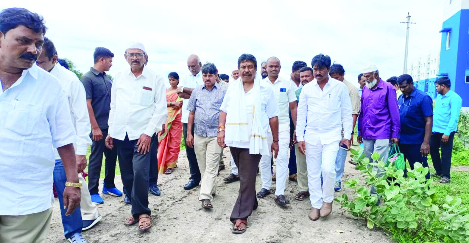 పలు సూచనలు చేస్తున్న ఎమ్మెల్యే సాయి ప్రసాద్‌ రెడ్డి