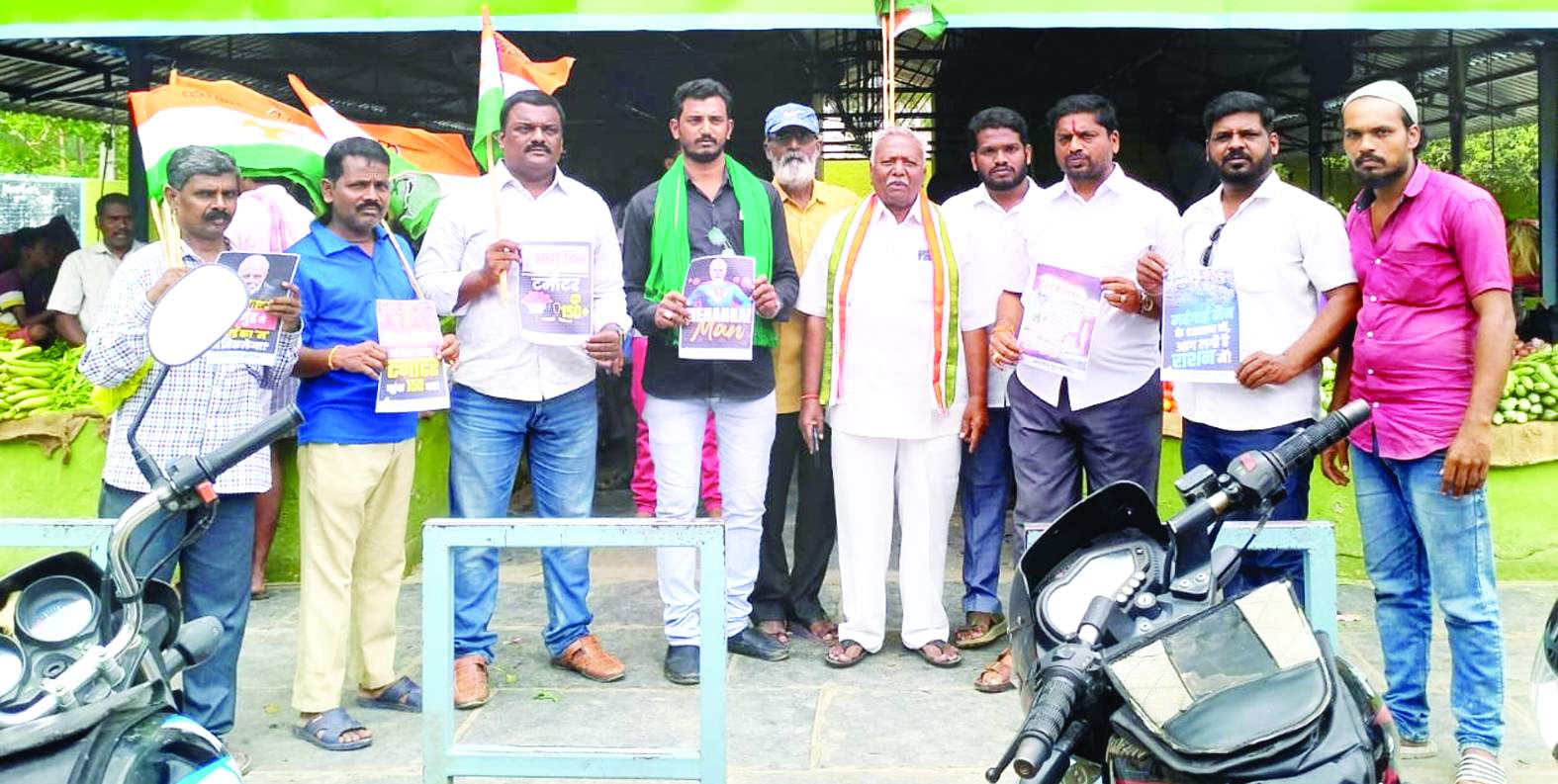 నిరసన తెలుపుతున్న కాంగ్రెస్‌ నాయకులు