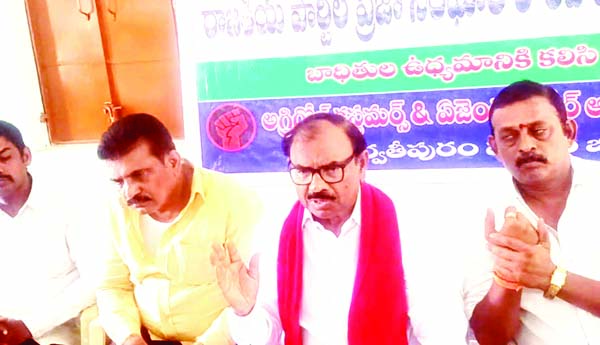 డిపాజిట్లు చెల్లించకపోతే ఆందోళన ఉధృతం