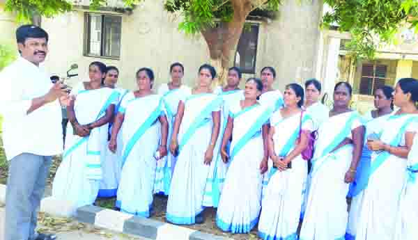 ఆశా కార్యకర్తల సమస్యలను పరిష్కరించాలి