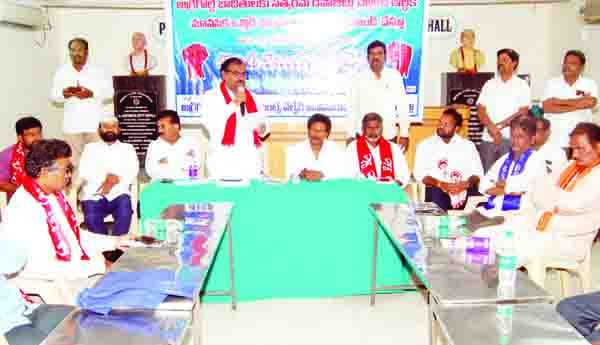 అగ్రిగోల్డ్‌ బాధితుల సమస్యలపై ప్రజాప్రతినిధులు స్పందించాలి