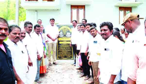 గ్రామాల్లో సమస్యలను పరిష్కరిస్తాం