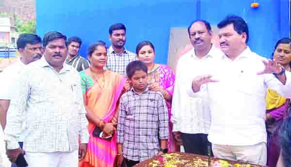 టిడ్కో గృహాల వద్ద సూపర్‌ మార్కెట్‌