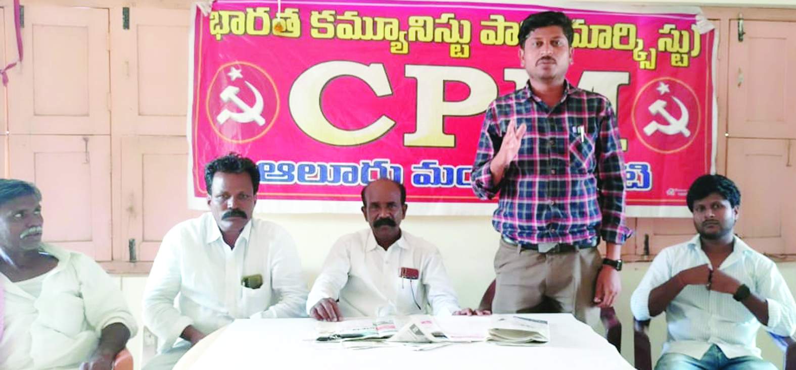 సమావేశంలో మాట్లాడుతున్న షాకీర్‌