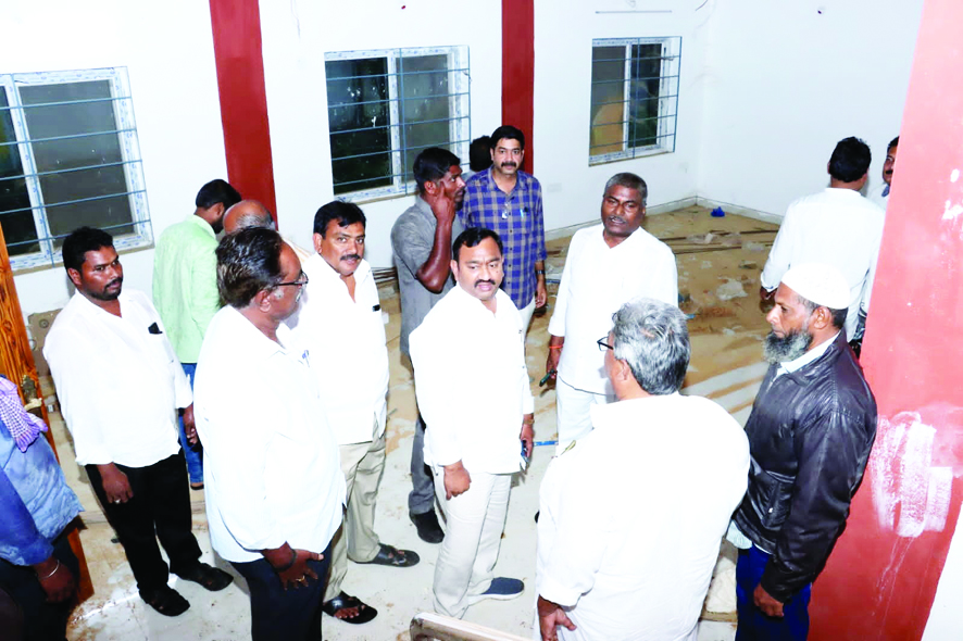 సచివాలయ నిర్మాణ పనుల పరిశీలన