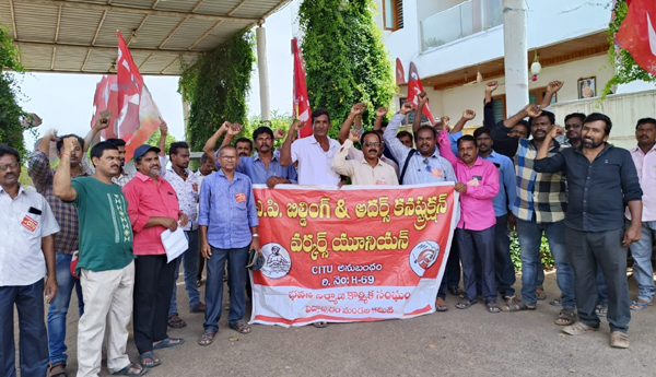 ap-building-workers-protest