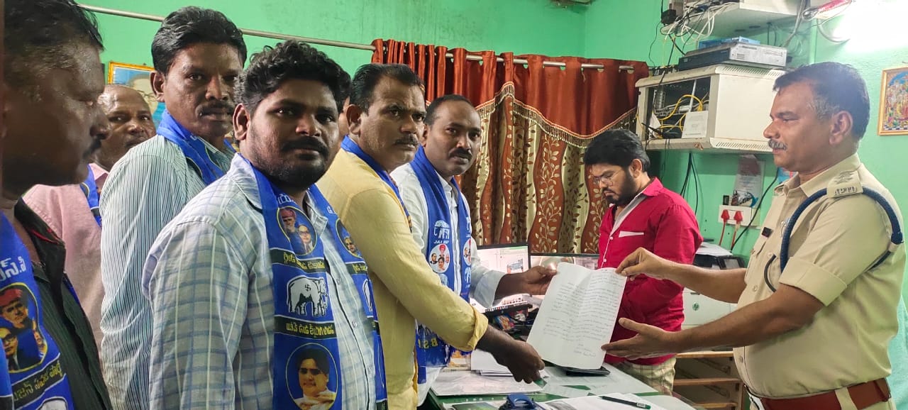 'శ్రీ చైతన్య' యాజమాన్యంపై చర్యలు తీసుకోవాలి