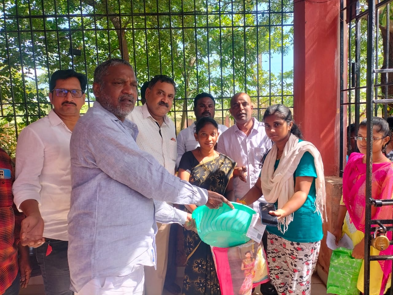 సబ్సిడీ టమోట విక్రయకేంద్రం ప్రారంభం