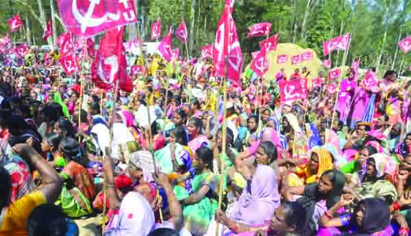 ఏజెన్సీలో అంగన్వాడీల అగచాట్లు