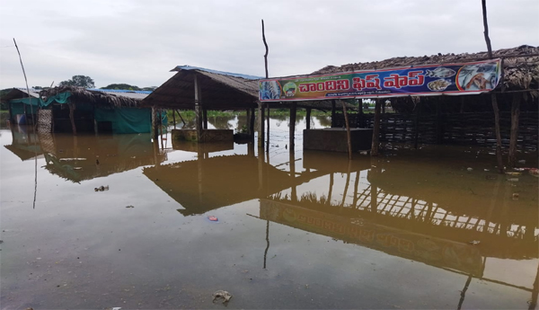 Residents-of-Bhadrachalam-BC-Colony-and-ST-Colony-are-in-trouble-due-to-flood