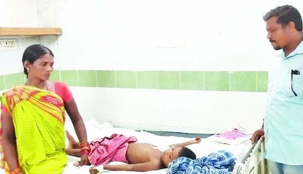 గోడకూలి బాలికకు గాయాలు