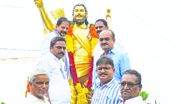 విప్లవాగ్ని రగిలించిన 'అల్లూరి'