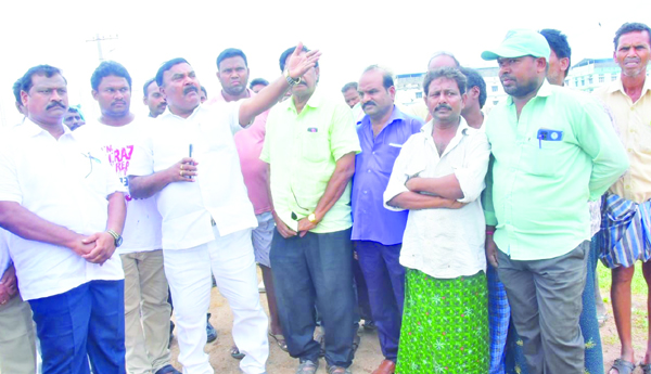 కాలువలు శుభ్రం చేయాలి: మంత్రి