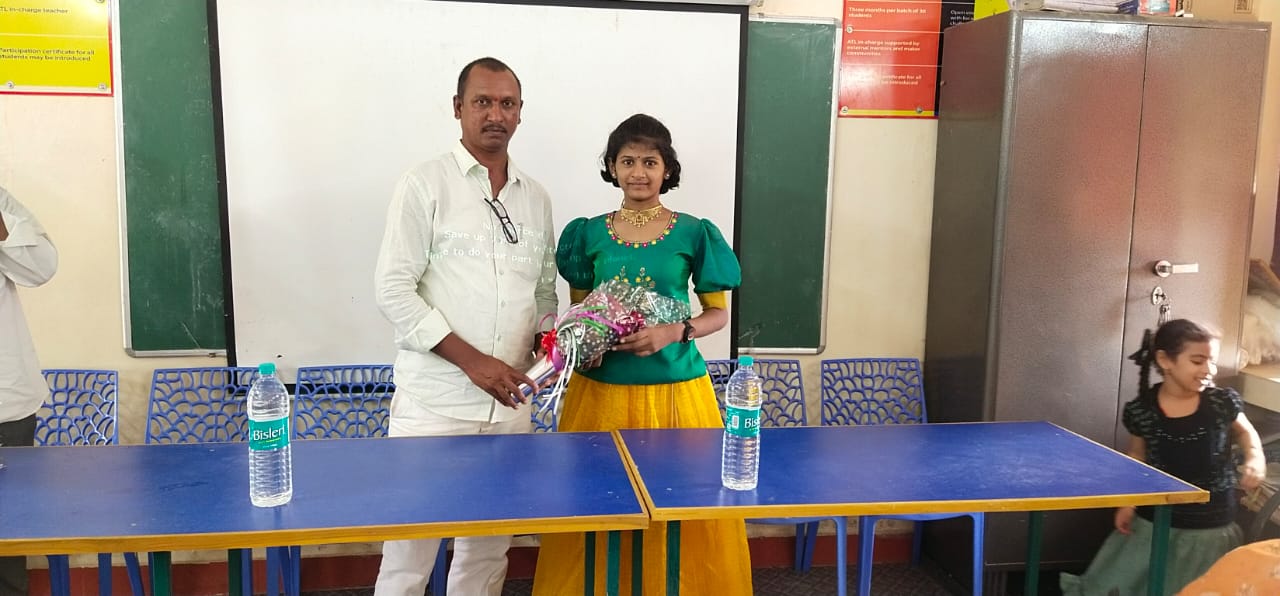 పాఠశాలలో విద్యార్థికి సన్మానం