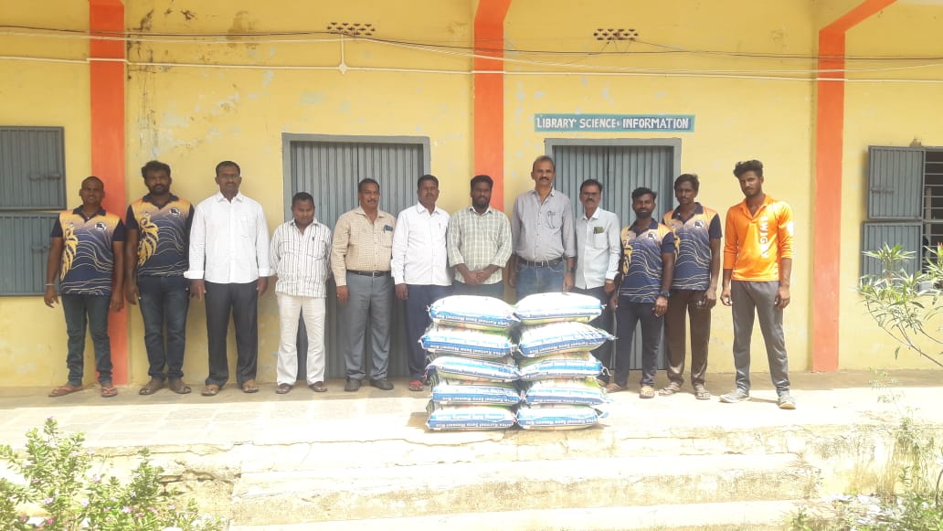 జూనియర్‌ కళాశాలకు బియ్యం వితరణ