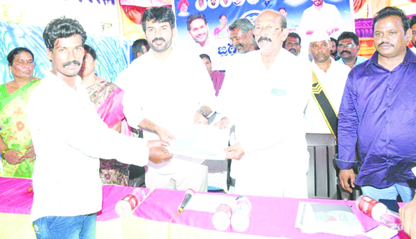 జగనన్న సురక్షతో ప్రజా సమస్యల పరిష్కారం