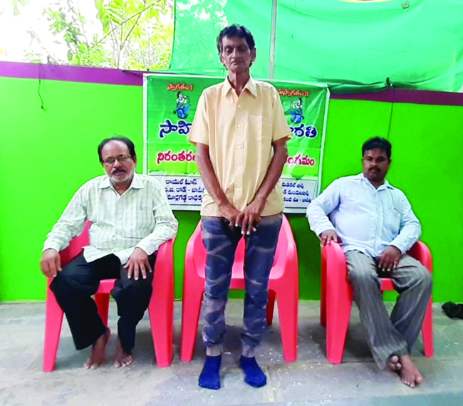 మాట్లాడుతున్న నరసింహవర్మ