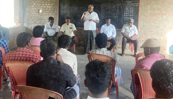 building-workers-meeting