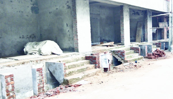 అక్రమ నిర్మాణాలు... కనబడని కాలువలు