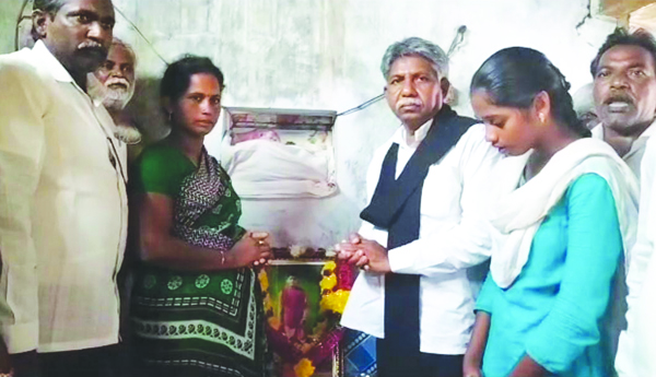 అమర్‌నాథ్‌ కుటుంబానికి అండగా ఉంటాం: మందకృష్ణ మాదిగ