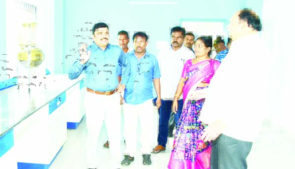 ప్రయోగశాలలతో రైతులకు మేలు : కలెక్టర్‌