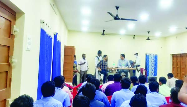 వాలంటీర్లతో ఓటర్ల సర్వే చేయించొద్దు