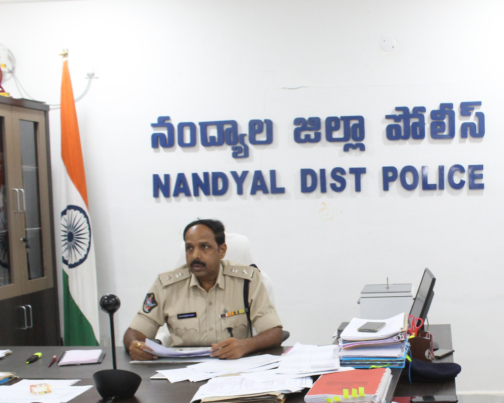 వీడియో కాన్ఫరెన్స్ లో మాట్లాడుతున్న జిల్లా ఎస్పీ