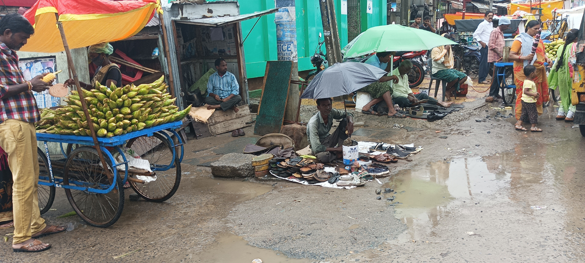 బతుకుదెరువుపై వాననీళ్లు
