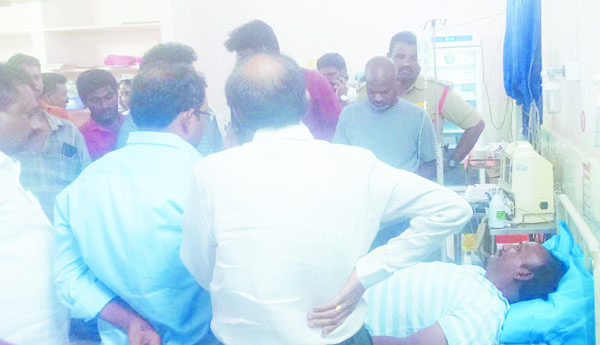 మాజీ ఎమ్మెల్యే 'ఆమంచి'కి పాముకాటు