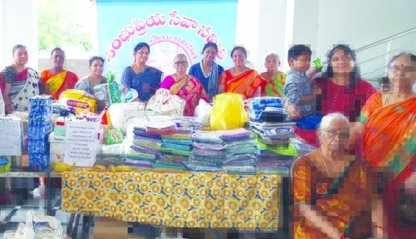 వృద్ధాశ్రమానికి నిత్యావసరాలు అందజేత