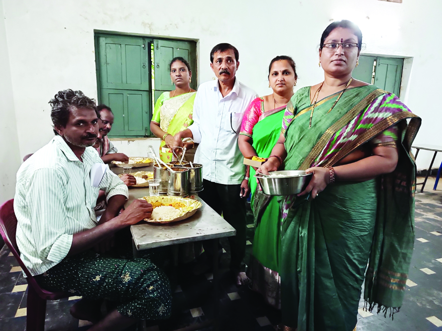 పసుపు రైతులకు ఉచిత మధ్యాహ్న భోజనం