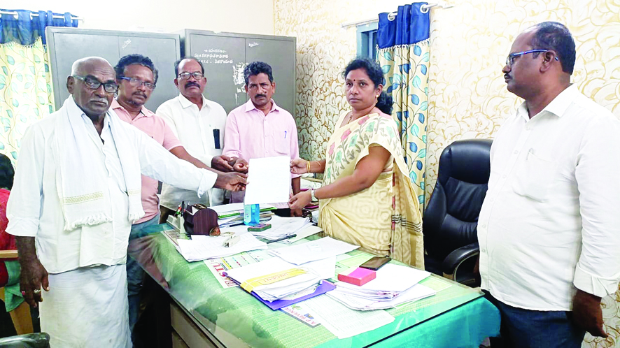 పంట పొలాల్లో వర్షపునీటిని బయటకు పంపండి