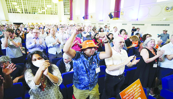 48-hour-strike-by-consultants-across-England-demanding-higher-wages