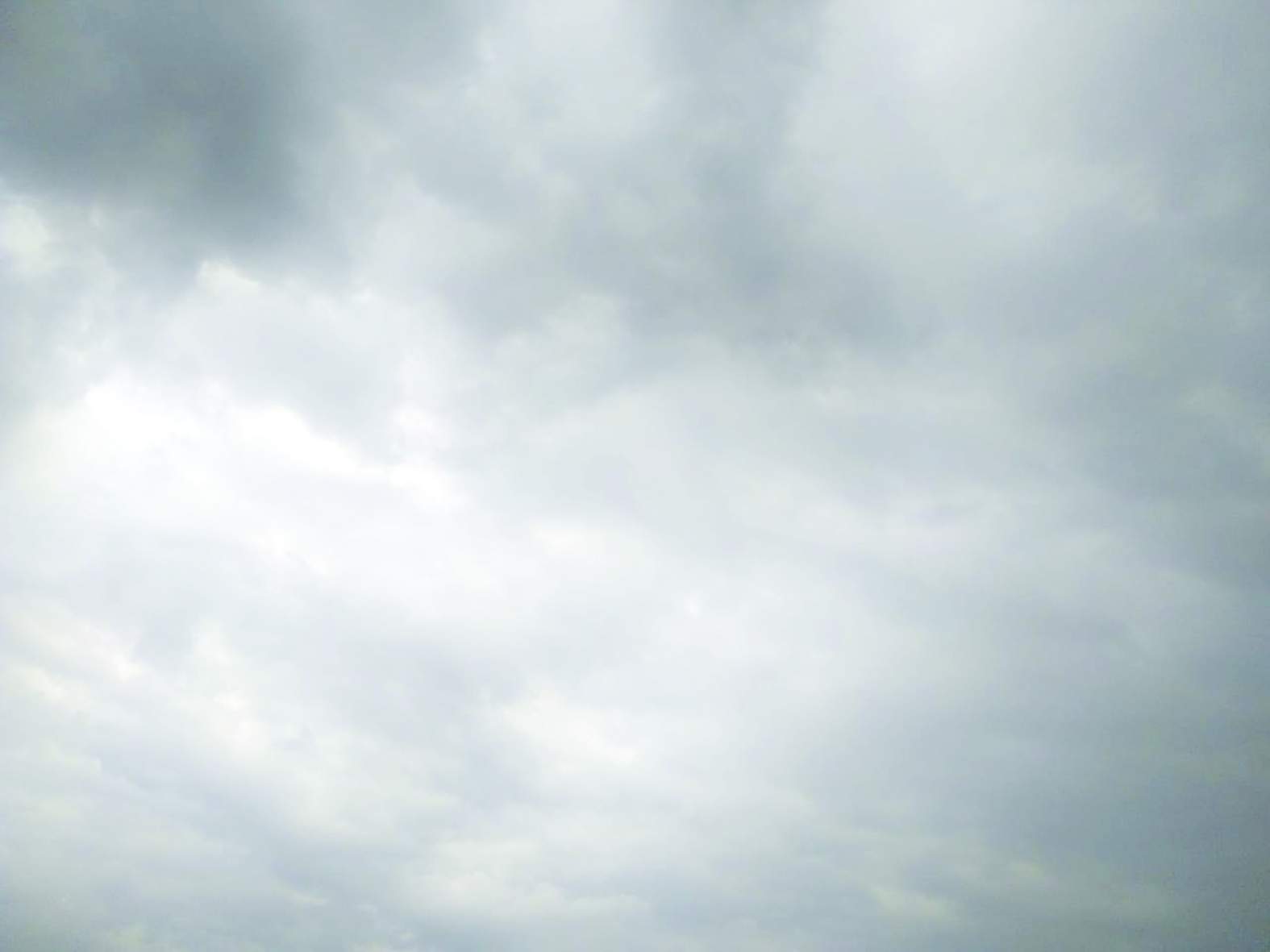 కమ్ముకున్న మబ్బులు