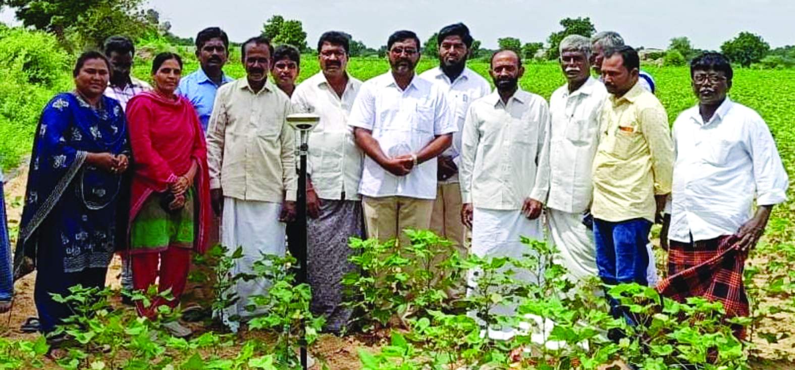 సర్వేను ప్రారంభిస్తున్న సర్పంచి అరుణ్‌ కుమార్‌