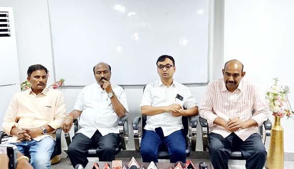 ప్రతిభ గల పేద విద్యార్థులకు ప్రోత్సాహం