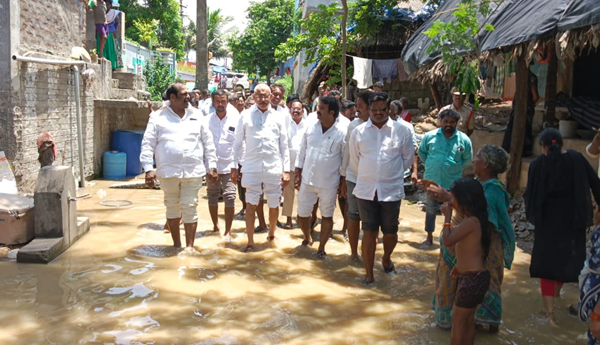Flood-water-entering-Kotipalli-fishing-colony