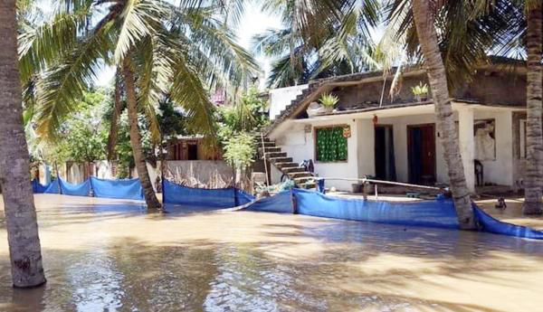 floods-in-ap-godavari-water-into-houses-rehalitation