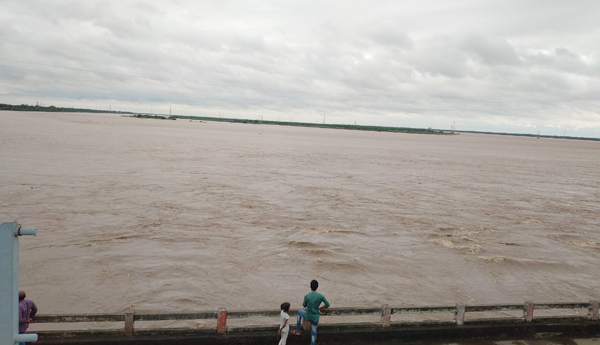floods-to-godavari-river-emergency-call