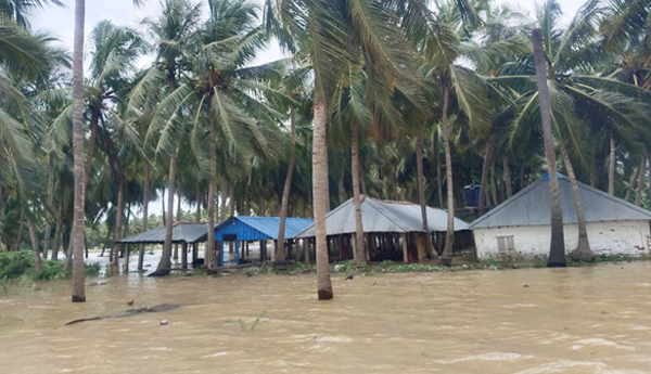 floods-to-godavari-river-in-ap