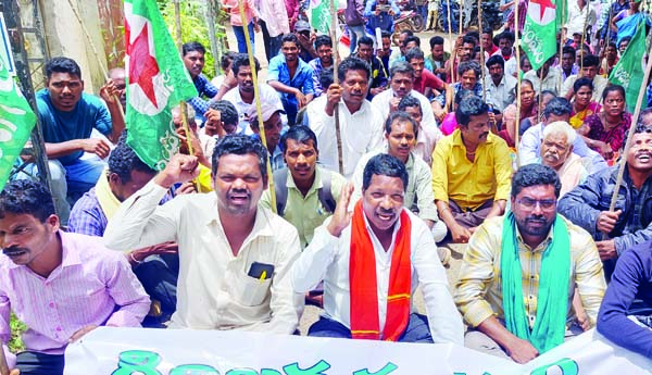 గిరిజనుల సాగు భూములను కాపాడాలి