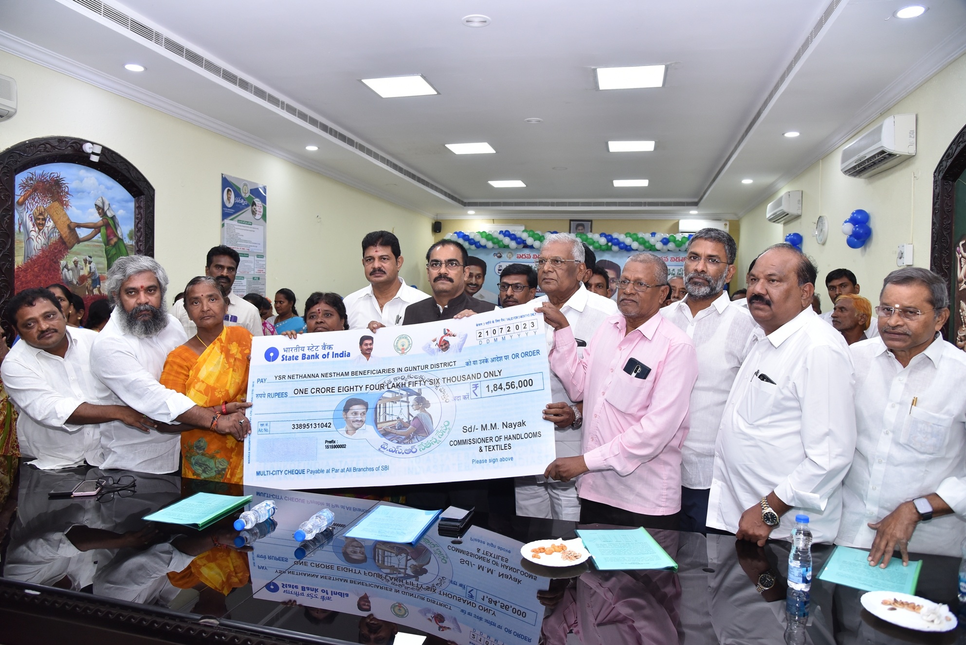 గుంటూరు జిల్లాలో 769 మందికి నేతన్న నేస్తం