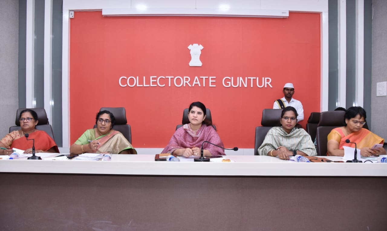 యండియు వాహనాల్లో పాఠ్యపుస్తకాలు సరఫరా