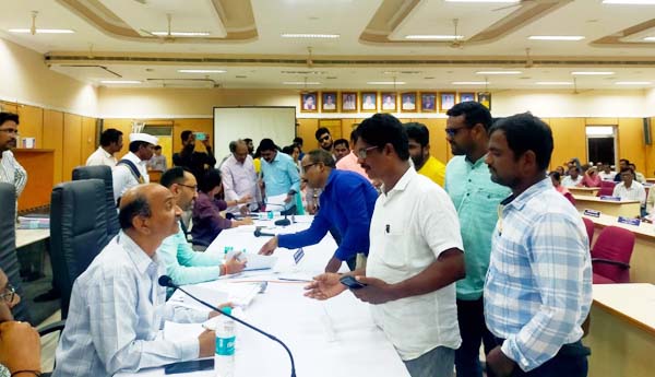 ఉద్యోగుల గ్రీవెన్స్‌కు 50 వినతులు