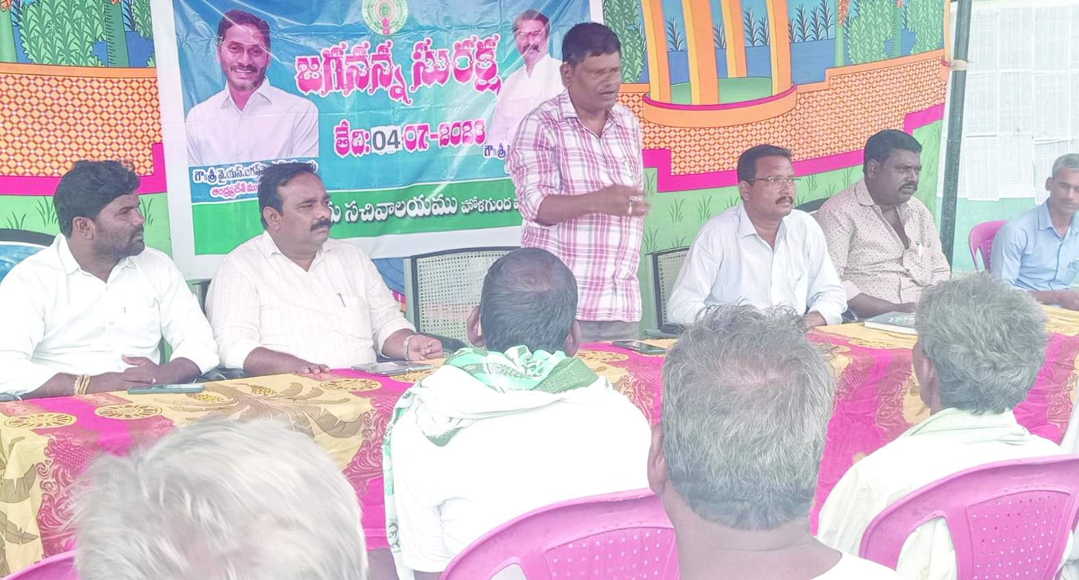 కార్యక్రమంలో మాట్లాడుతున్న తహశీల్దార్‌