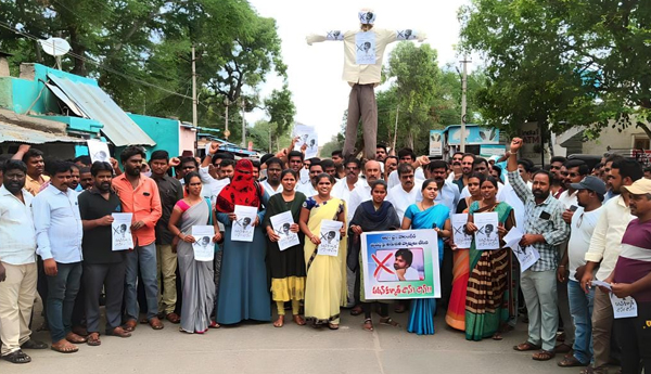 /Dharna-in-Tuggali-over-Pawan-Kalyan-comments