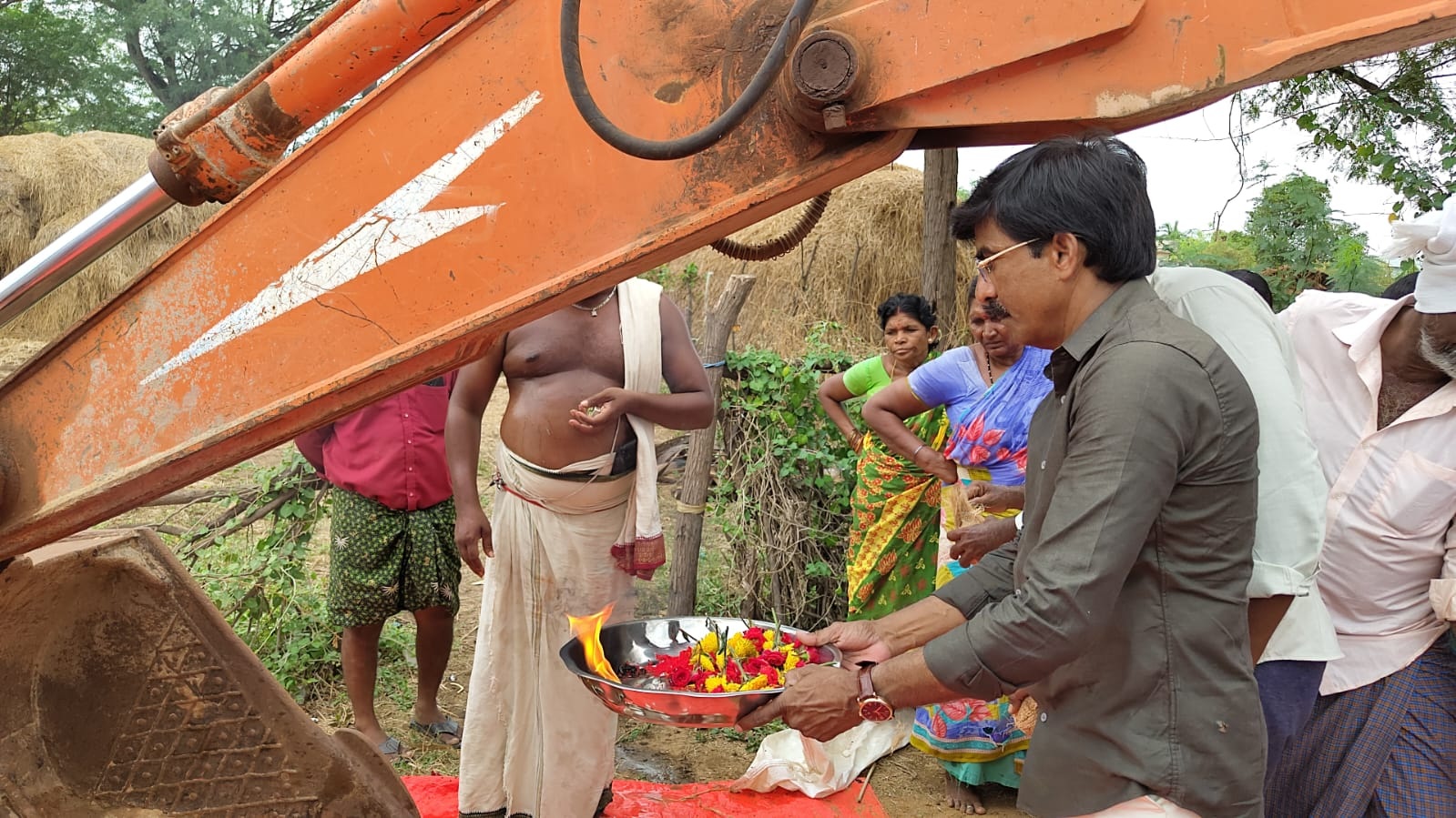 రోడ్డు నిర్మాణానికి శంకుస్థాపన
