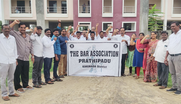 lawyers-protest-against-attack-on-lawyer-eleswarapurama