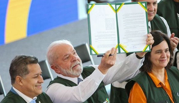 'మోర్‌ డాక్టర్స్‌ ప్రోగ్రామ్‌'ని పున:ప్రారంభించిన లూలా