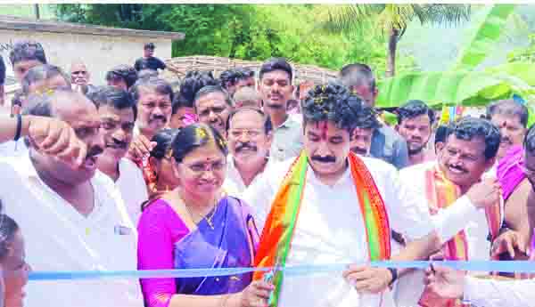 అభివృద్ధి పనులకు ప్రాధాన్యత